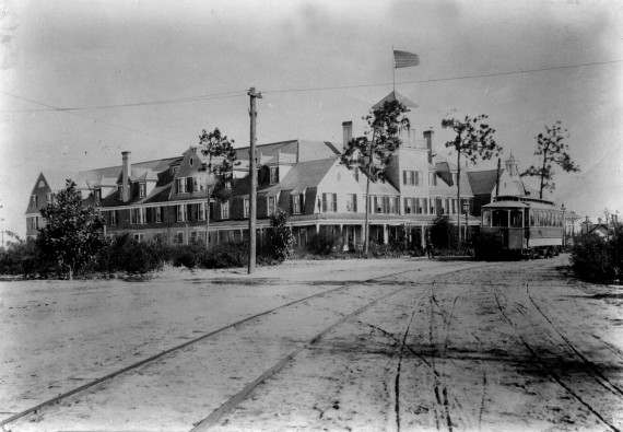 Holly Inn Vintage