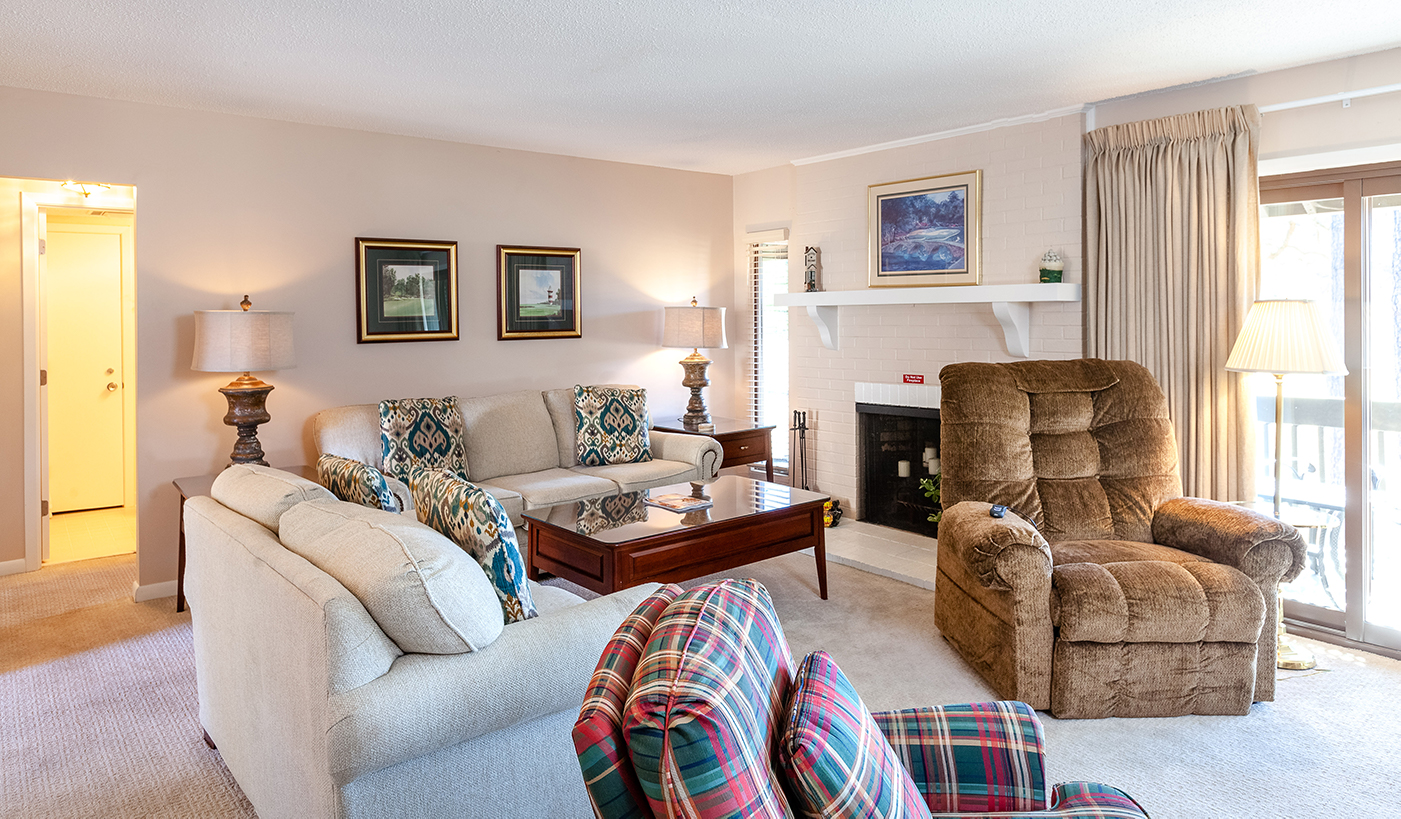 239 st andrews living room
